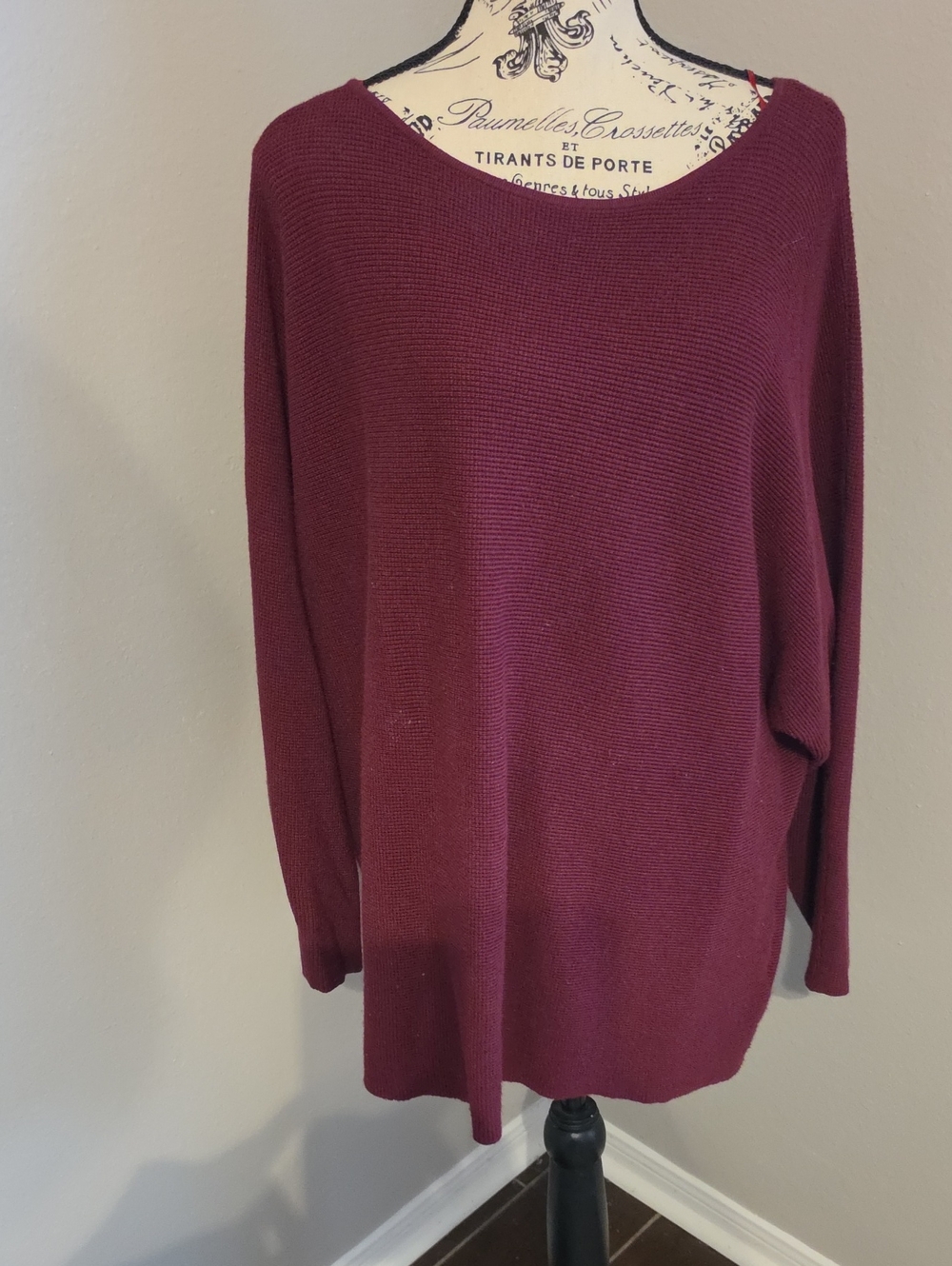 Cyrus Women's Scoop Neck Sweater in Wine